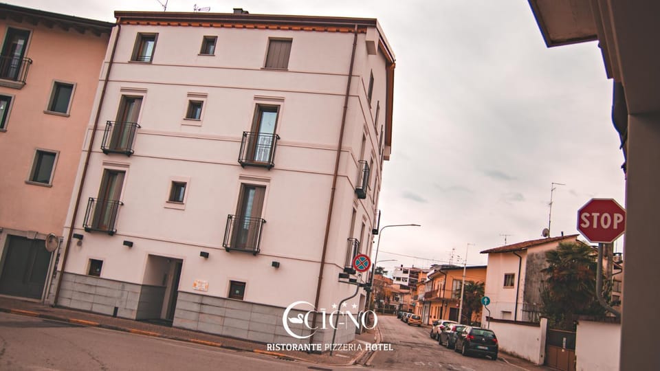 Hotel Ristorante Cigno - Camere and Aparthotel Hotel in Friuli-Venezia Giulia