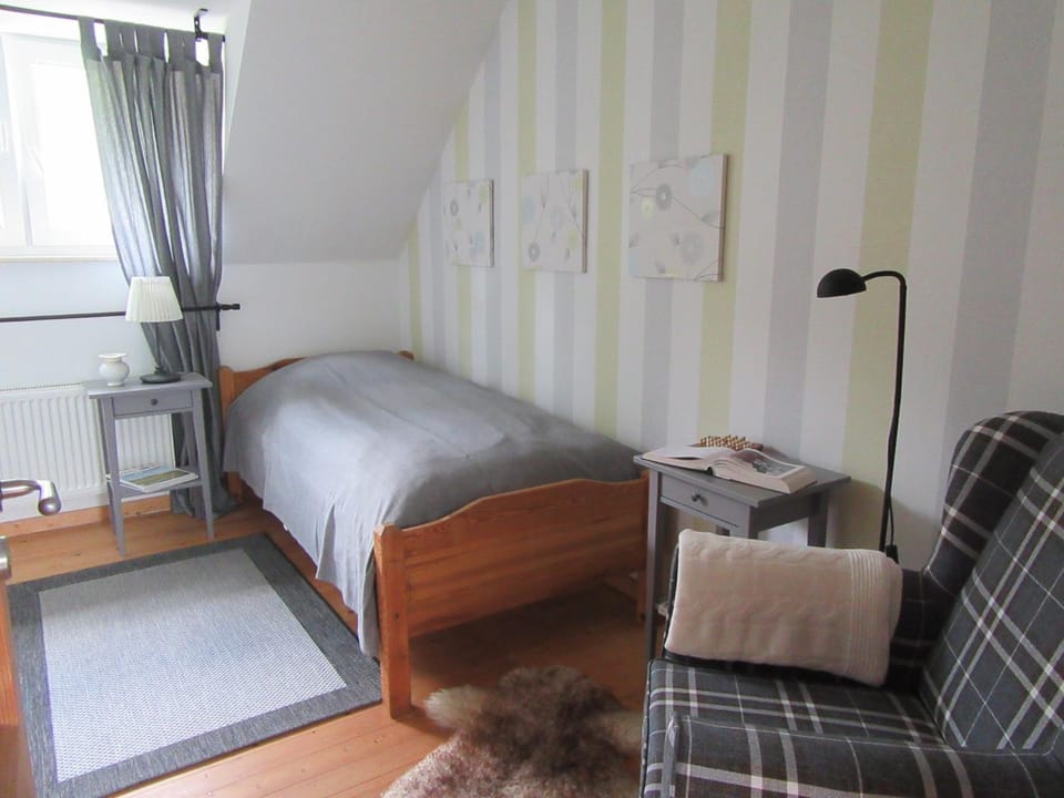 Photo of the whole room, Decorative detail, Decorative detail