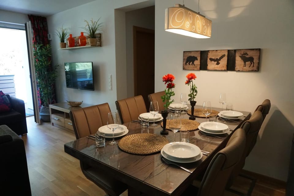Balcony/Terrace, Living room, Dining area, Mountain view