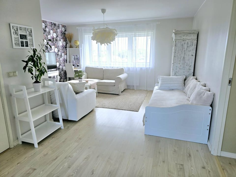 Bed, Seating area
