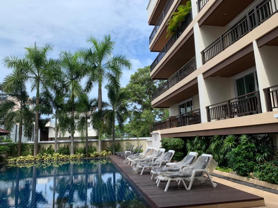Swimming pool, Swimming pool