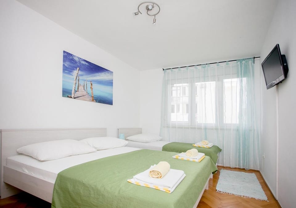 Bed, Photo of the whole room, Decorative detail