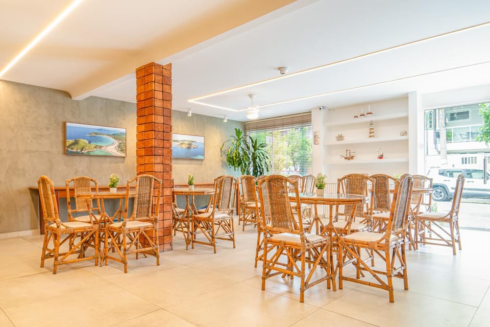 Restaurant/places to eat, Dining area