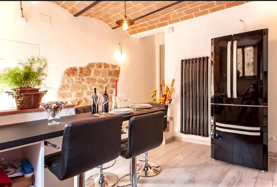 Kitchen or kitchenette, Food and drinks