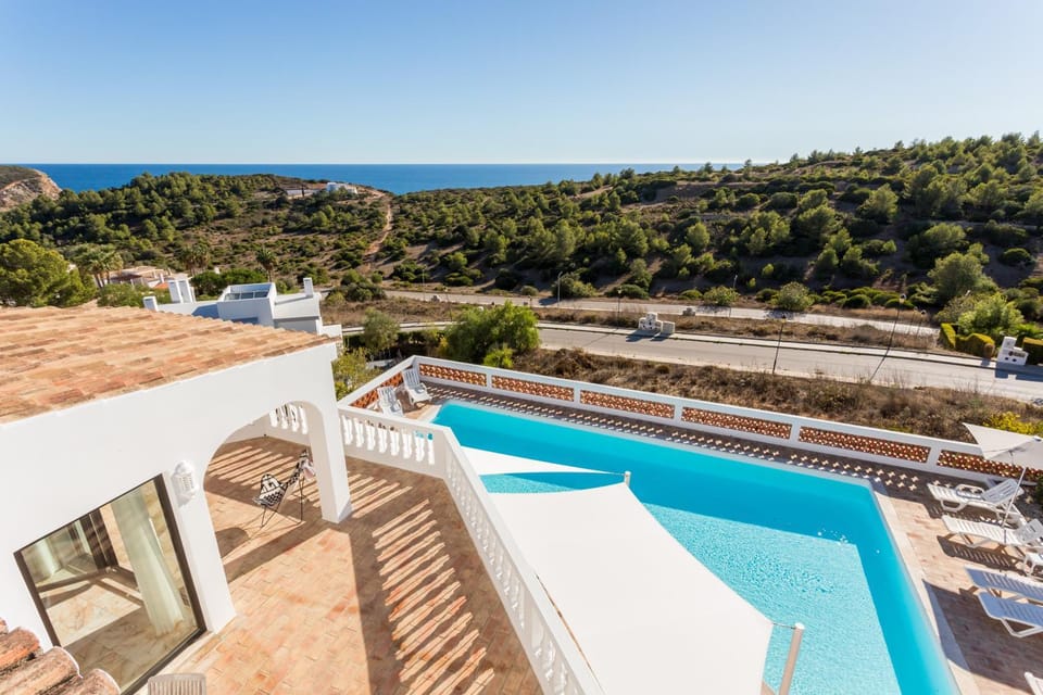 Ocean view guesthouse Burgau - Onelifelodge Bed and Breakfast in Luz