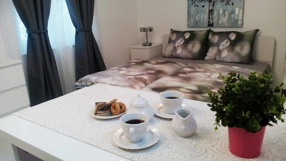 Living room, Dining area, Bedroom