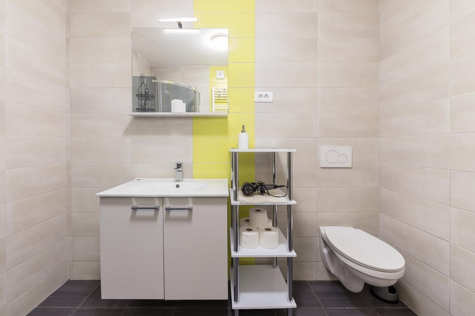 Toilet, Bathroom, towels