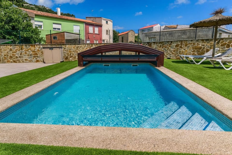 Day, Pool view, Swimming pool, sunbed