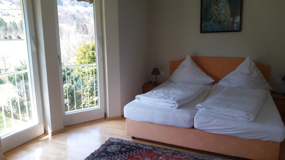 Bed, Garden view