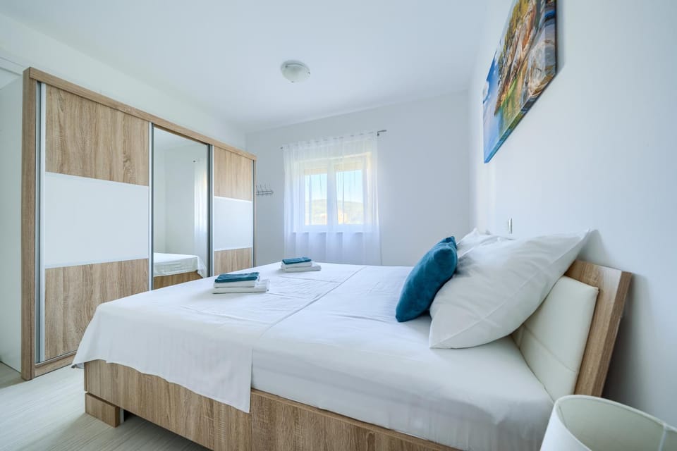 Bed, Bedroom, wardrobe