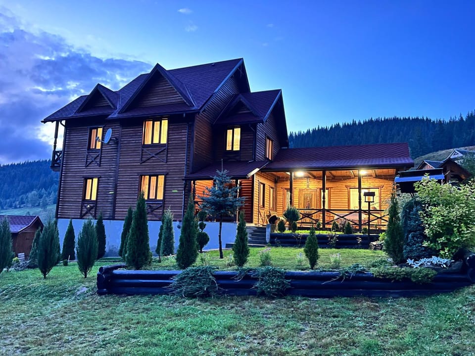 Property building, Spring, Day, Natural landscape, Garden, Garden view, Mountain view