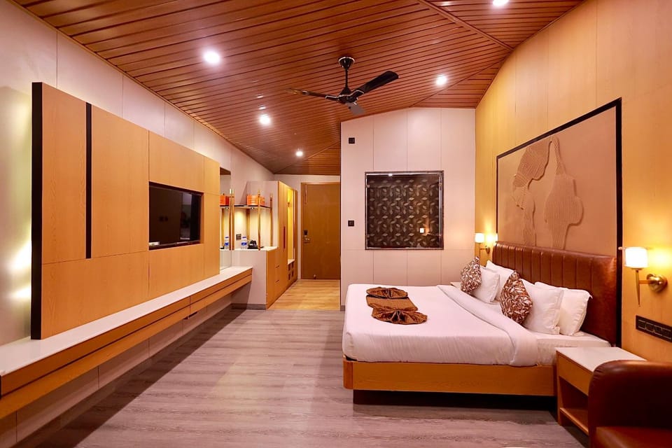 Bed, TV and multimedia, Bedroom