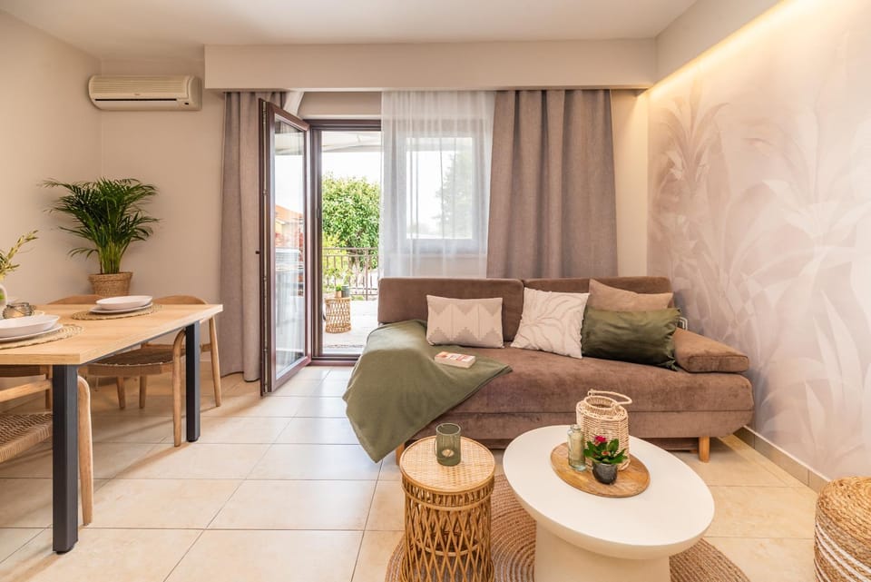 Living room, Seating area, Dining area, air conditioner