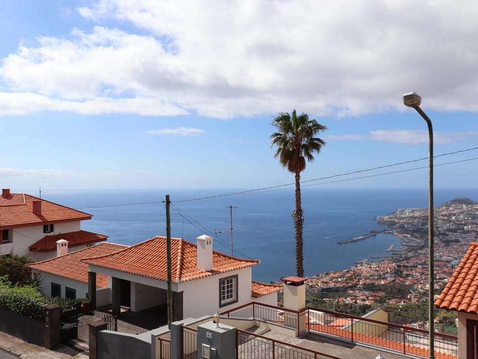 City view, Sea view