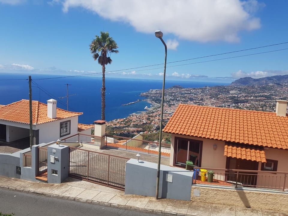 City view, Mountain view, Sea view