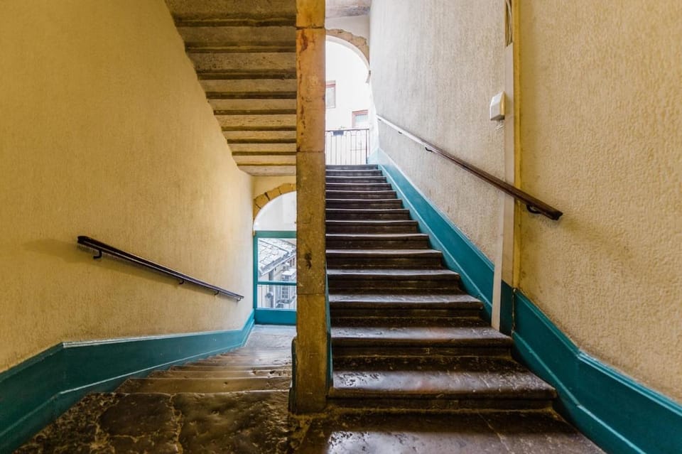 Au coeur de la rue Mercière, calme, sur cour Apartment in Lyon
