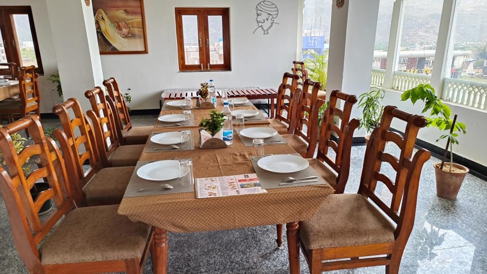Restaurant/places to eat, Food and drinks, Seating area