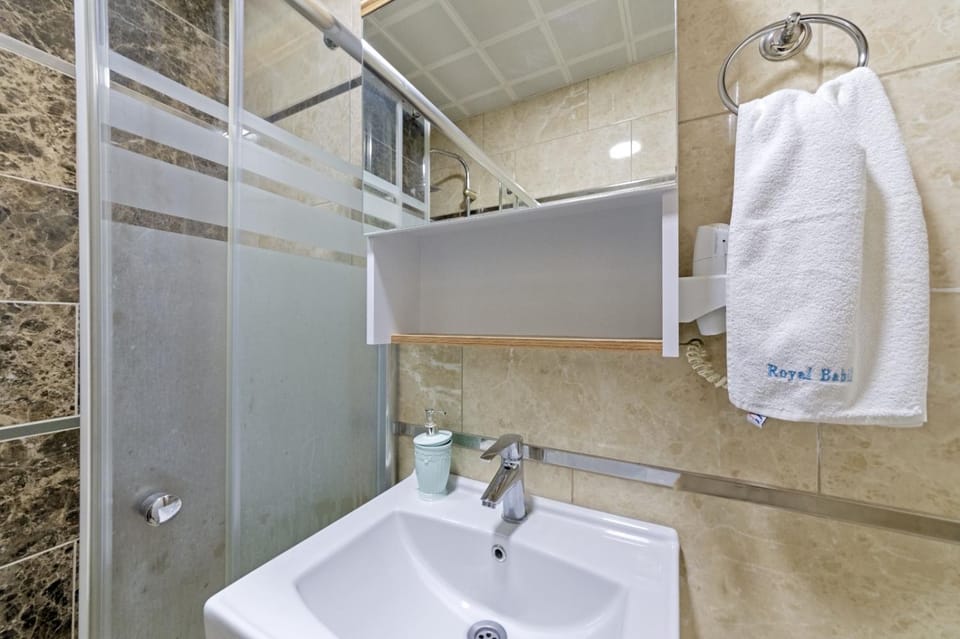 Shower, Bathroom, towels