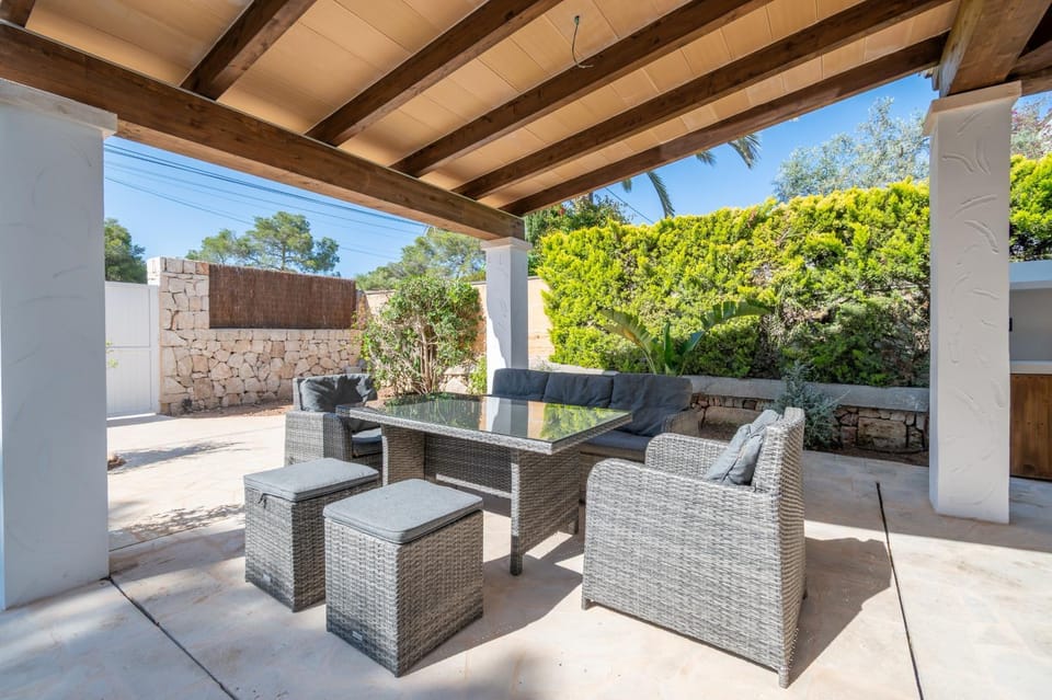 Property building, Balcony/Terrace, Living room
