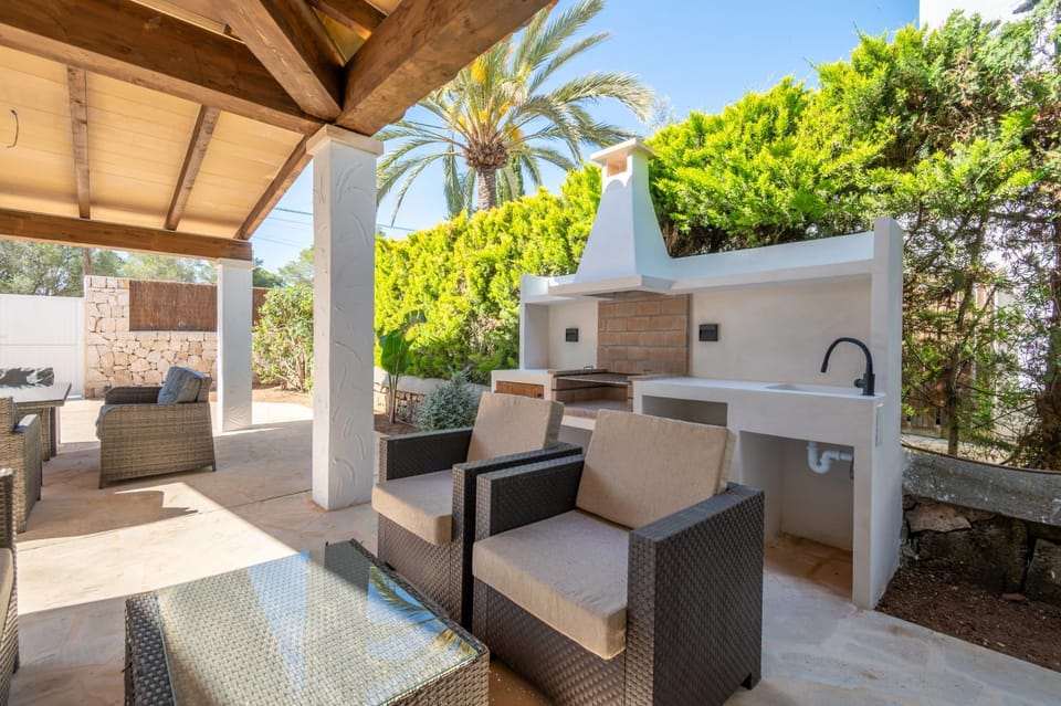Property building, Balcony/Terrace, Living room