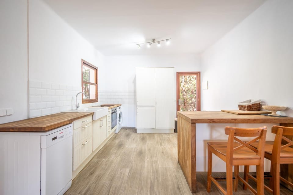 Property building, Kitchen or kitchenette, Living room