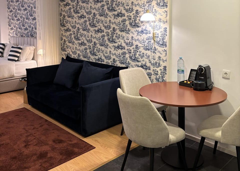 Seating area, Dining area