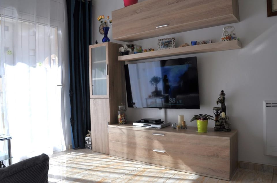 TV and multimedia, Living room, Dining area