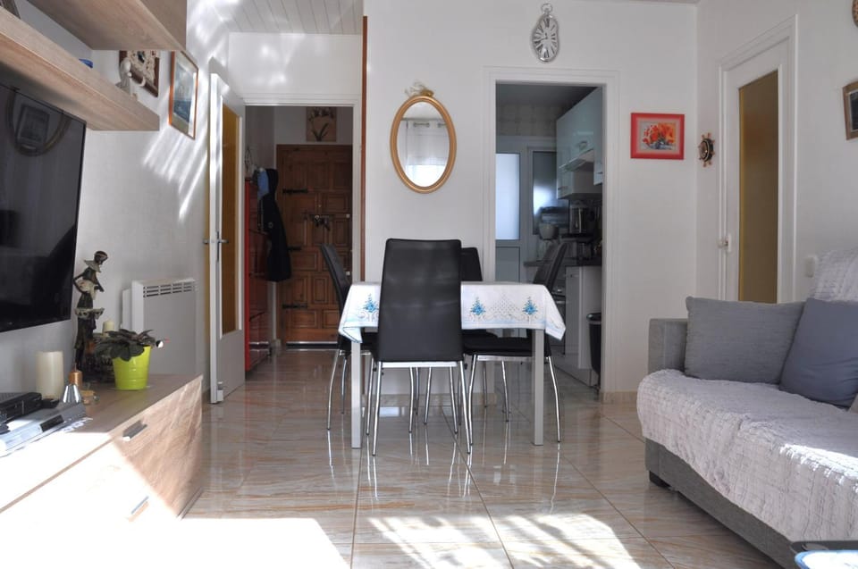 TV and multimedia, Living room, Dining area