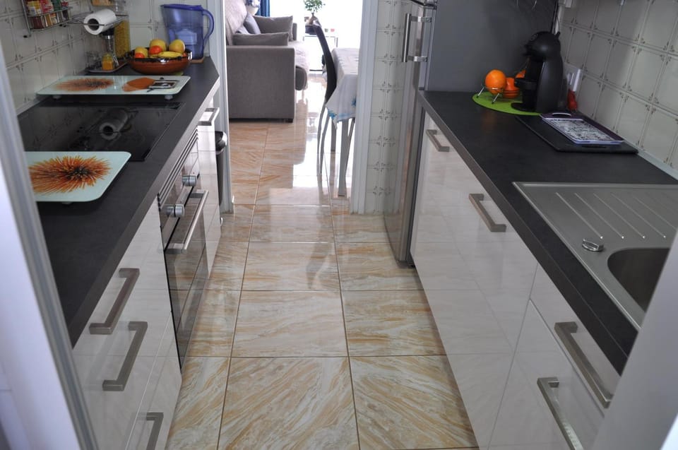 Kitchen or kitchenette, pet friendly, stove