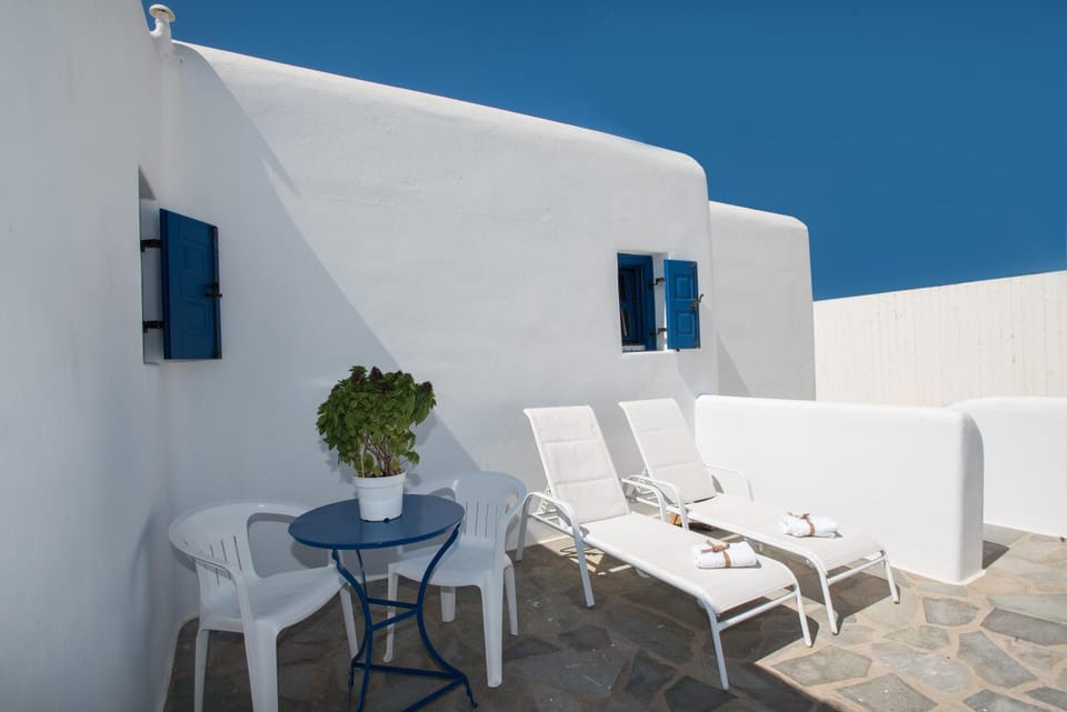 Patio, Day, Balcony/Terrace, sunbed
