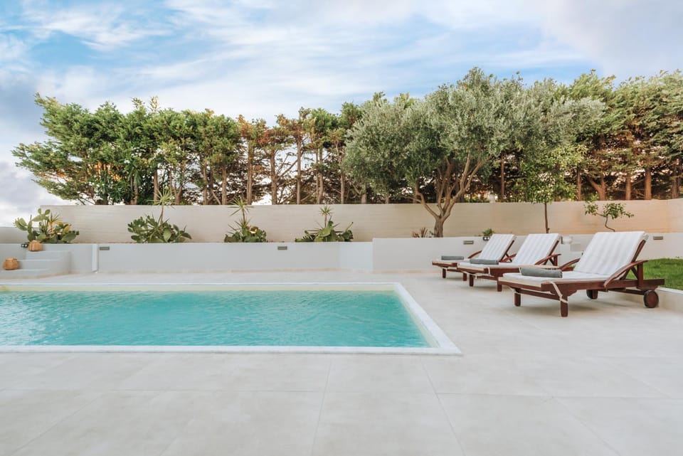 Patio, Day, Natural landscape, Garden, Garden view, Pool view, Swimming pool, sunbed