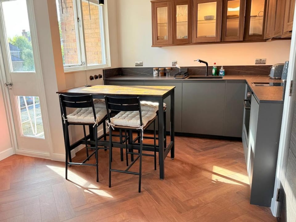 Luxury Studio 5 mins east Putney tube station Apartment in London