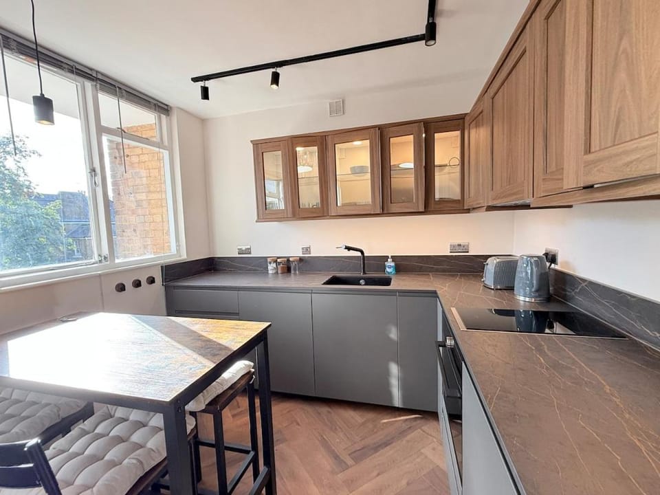 Luxury Studio 5 mins east Putney tube station Apartment in London
