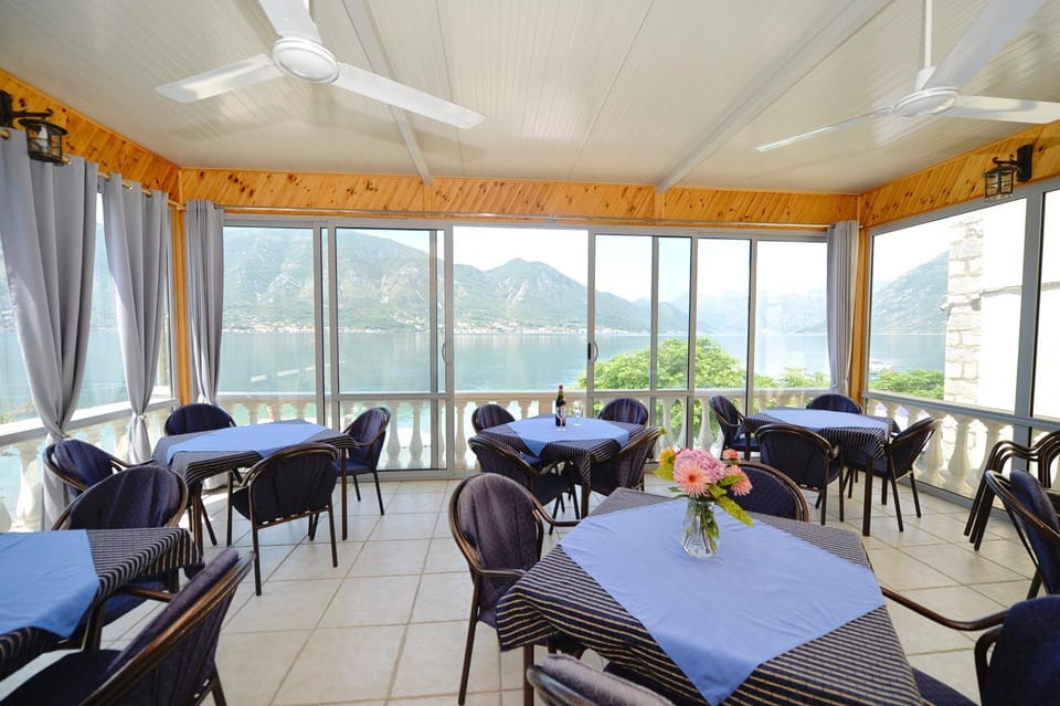 Food and drinks, Sea view