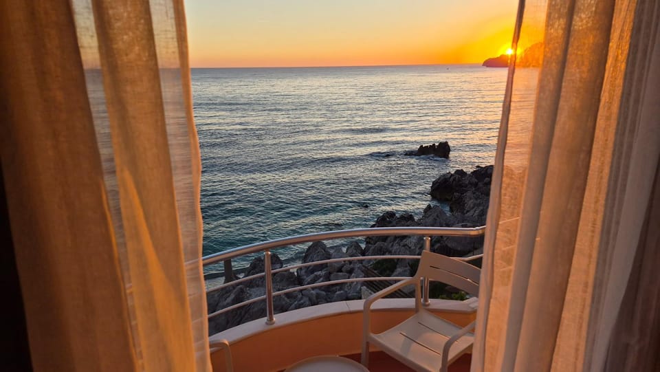 Natural landscape, View (from property/room), Balcony/Terrace, Sea view, Sunset