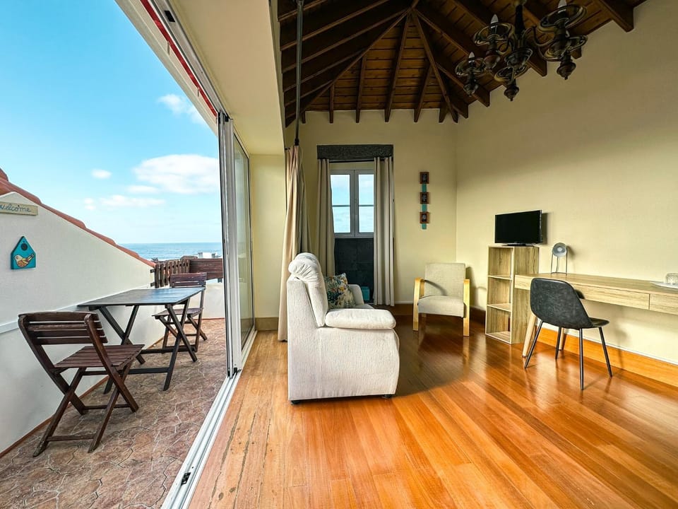 View (from property/room), Balcony/Terrace, Living room, Bedroom