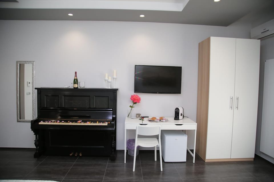 TV and multimedia, Photo of the whole room