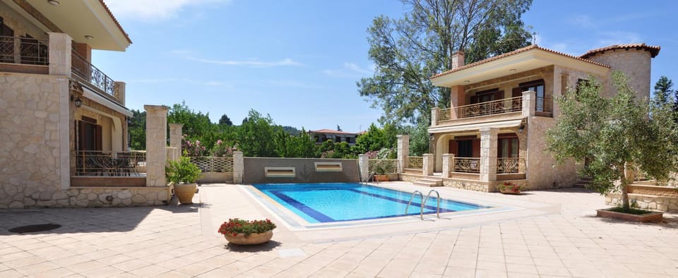 Facade/entrance, Swimming pool