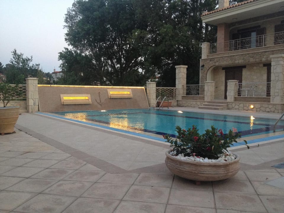 Facade/entrance, Balcony/Terrace, Pool view