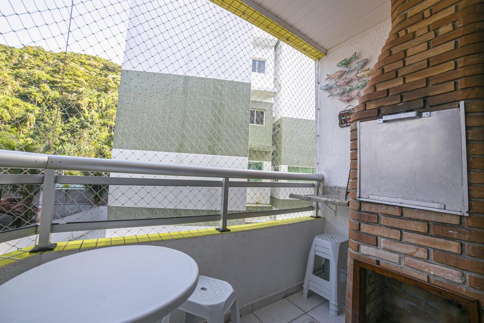 BBQ facilities, View (from property/room), Balcony/Terrace, Decorative detail, Mountain view, Area and facilities