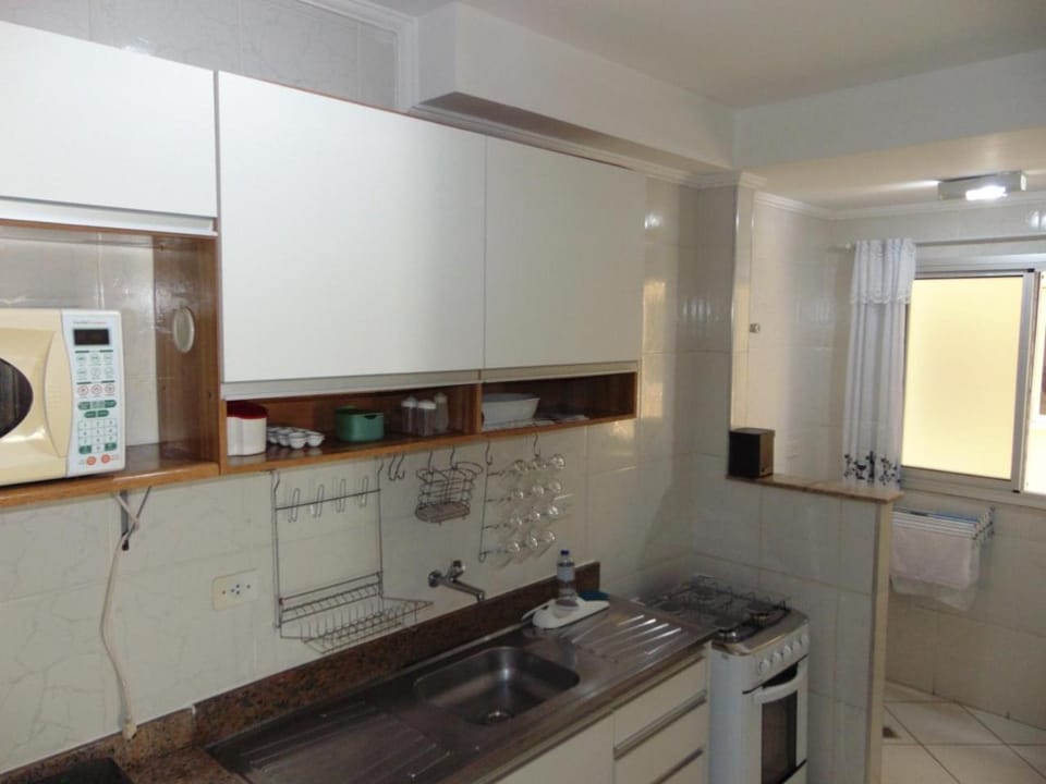 Coffee/tea facilities, Kitchen or kitchenette, Dining area, Communal kitchen