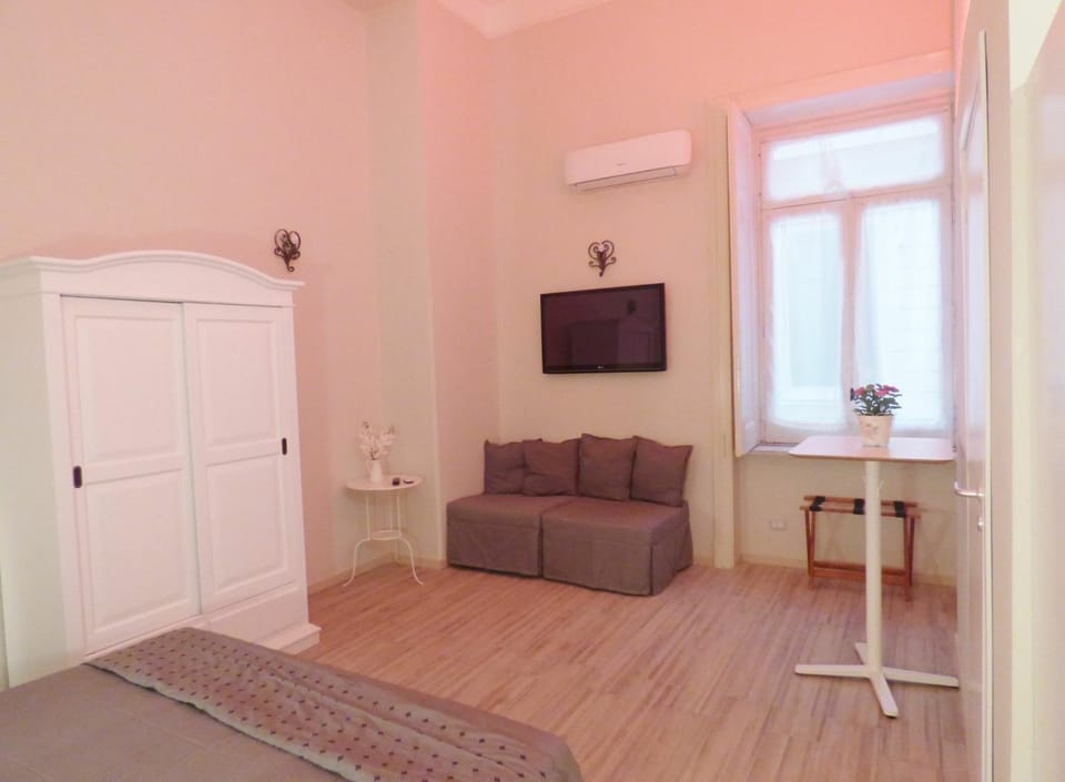 Da Polly a Piazza Amedeo Bed and Breakfast in Naples