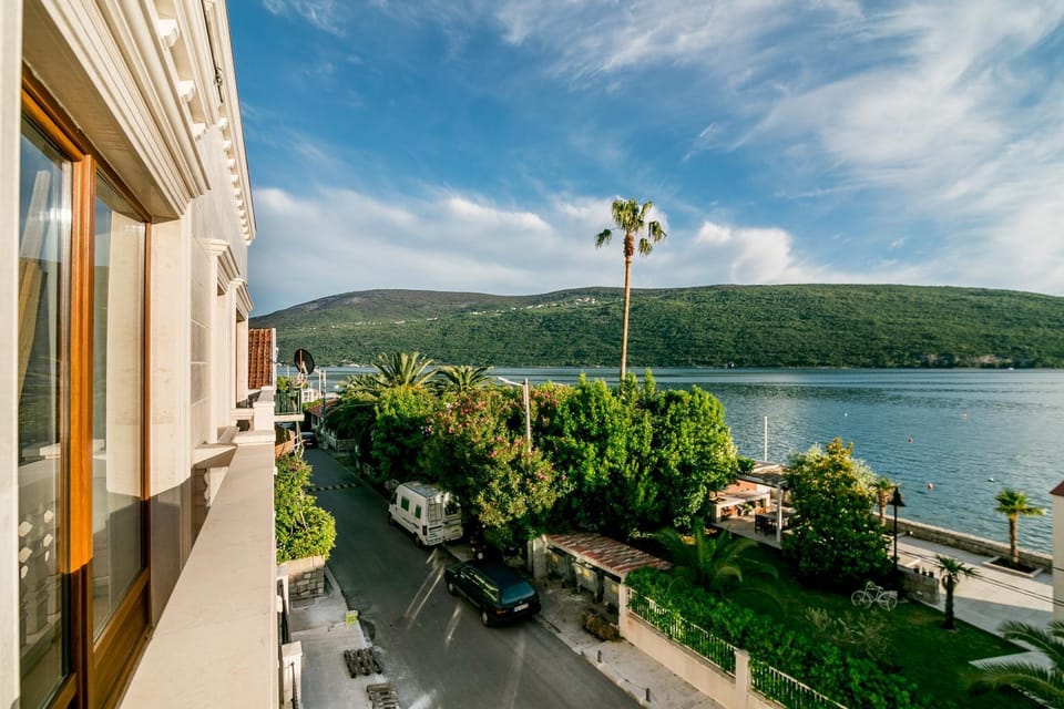 Neighbourhood, Natural landscape, Beach