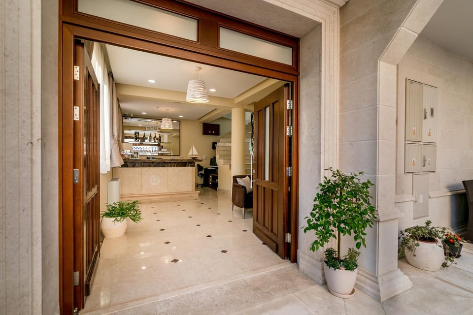 Lobby or reception, Decorative detail