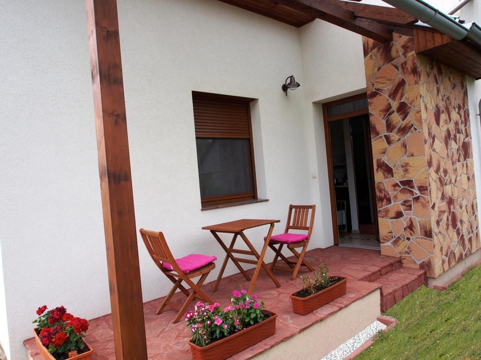 Facade/entrance, Garden, Balcony/Terrace, On site