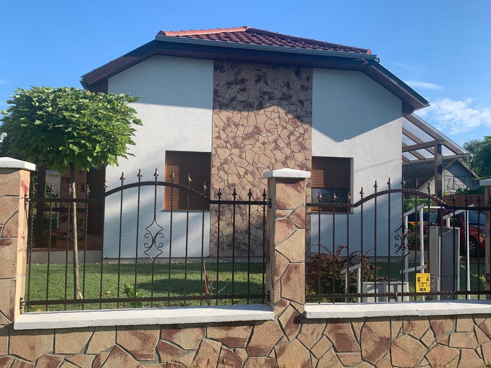 Property building, Facade/entrance, On site