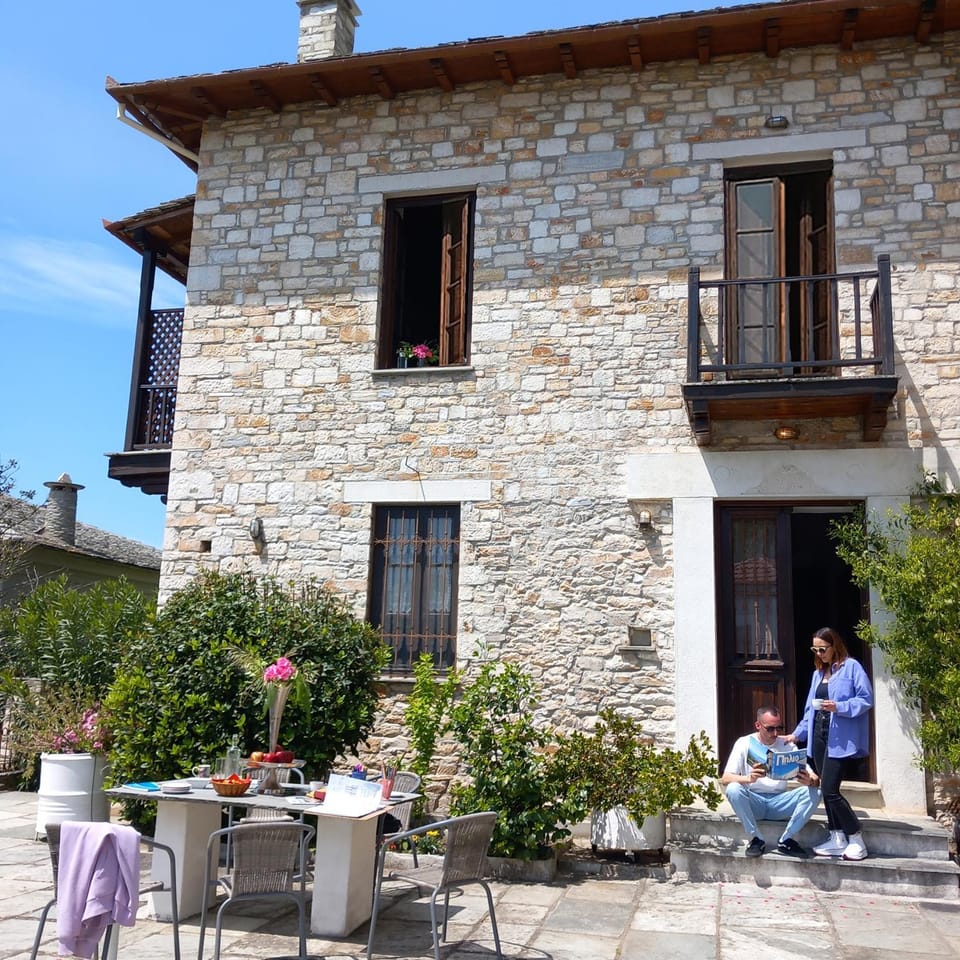 Property building, Spring, Summer, Garden, Balcony/Terrace, Guests, group of guests, Family