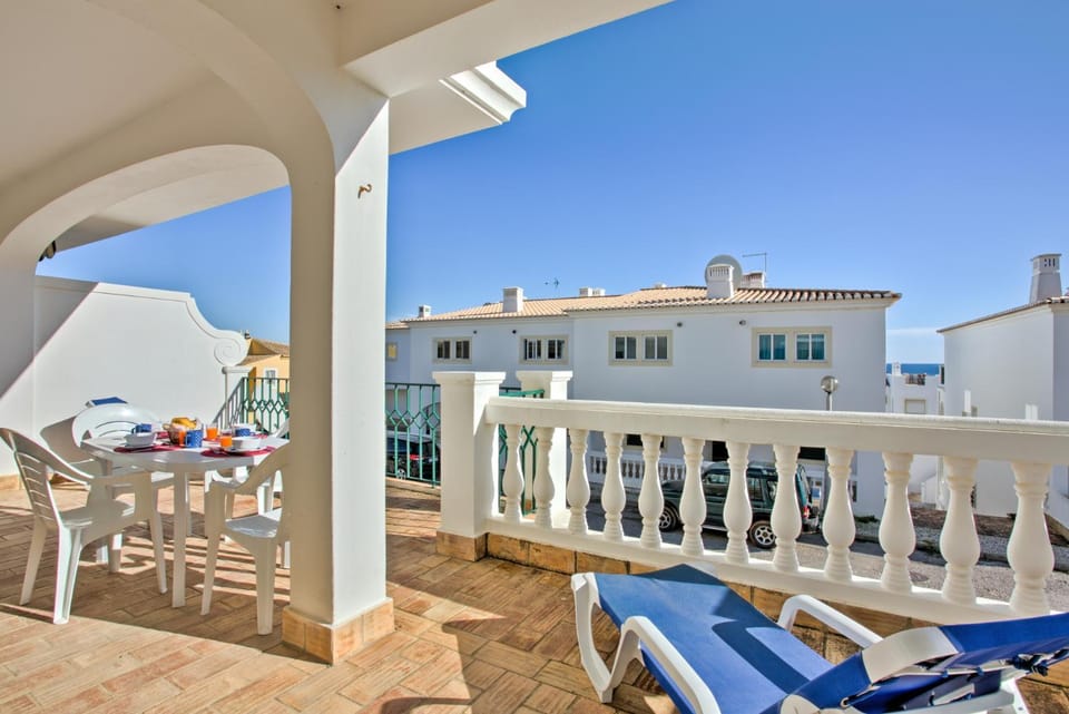 Balcony/Terrace, sunbed