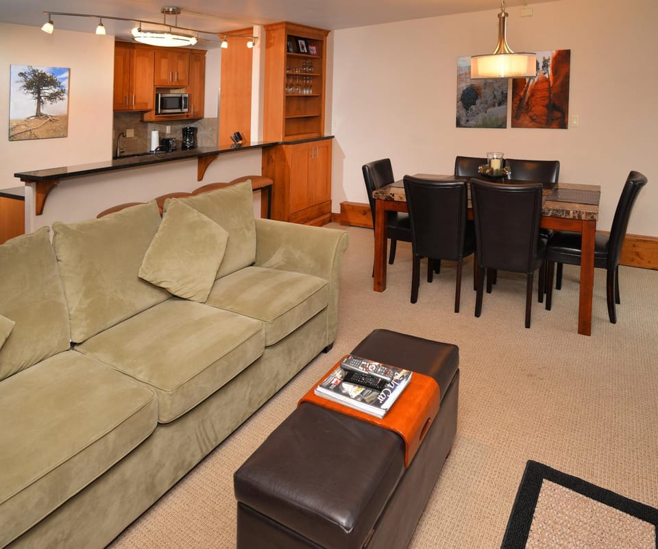 Kitchen or kitchenette, Living room