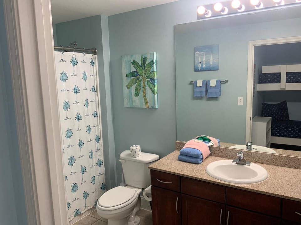 LAKETOWN 5 POOLs STEPS TO BEACH FAMILY FRIENDLY Apartment in Long Beach